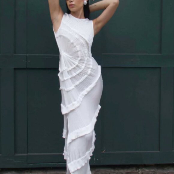 Elegant White Maxi Dress - Picture 2 of 8